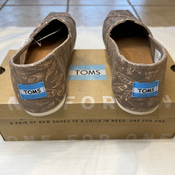 Toms Classic Desert Taupe Foil Feathers - Picture 2 of 6